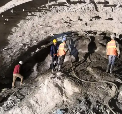 贾汪拱顶带模注浆料的施工流程及注意事项